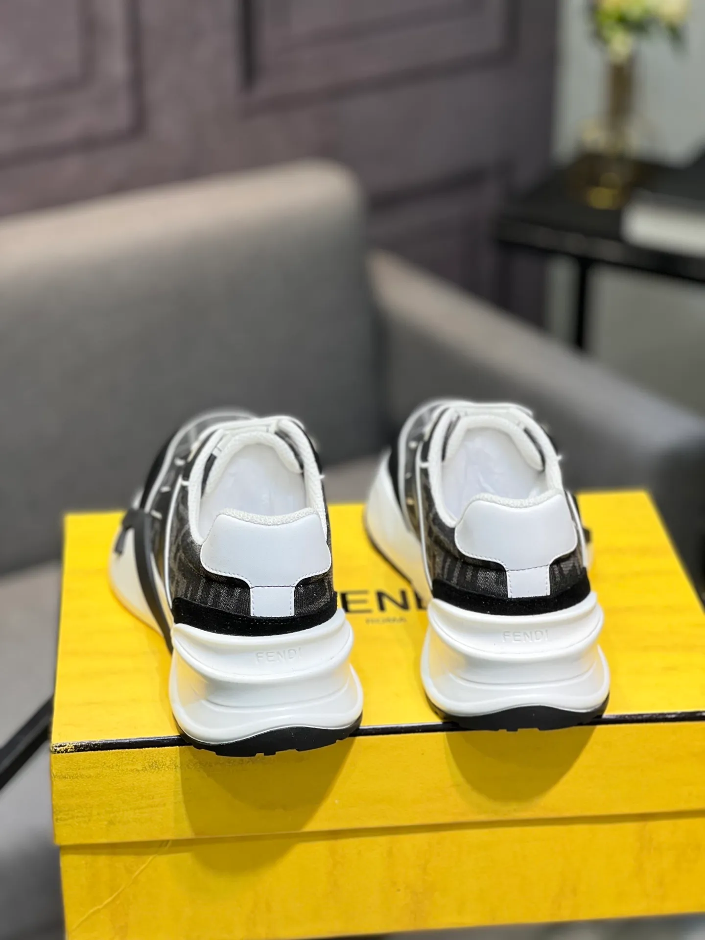 Men's shoes 💰580 FENDI men's fashion casual shoes 👟Hot sale🔥Official website 1:1 replica ⬆️Original quality - Original leather - Original breathable mesh lining Original outsole 1:1 replica, code number 38-44 (45-46 customized)